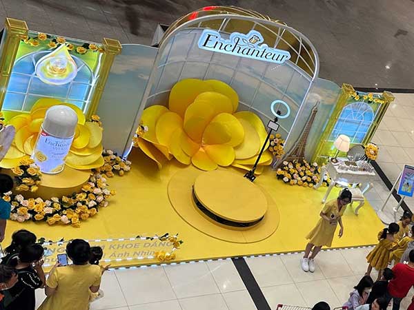 y-tuong-booth-voi-buc-video-360-photobooth