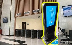 khung standee bảo vệ tivi hành lang cơ quan chính phủ nhà gà sân bay